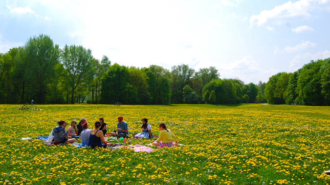 Students and mentors in Munich's English Garden